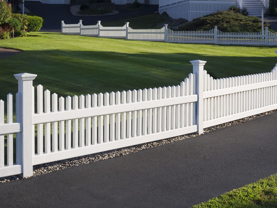 Top Weather-Resistant Fence Materials for Your Yard in Glen Burnie Homes