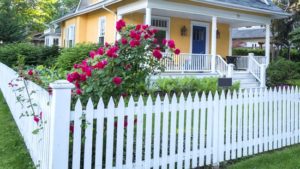 Front Yard Fencing, Vinl fence in a garden