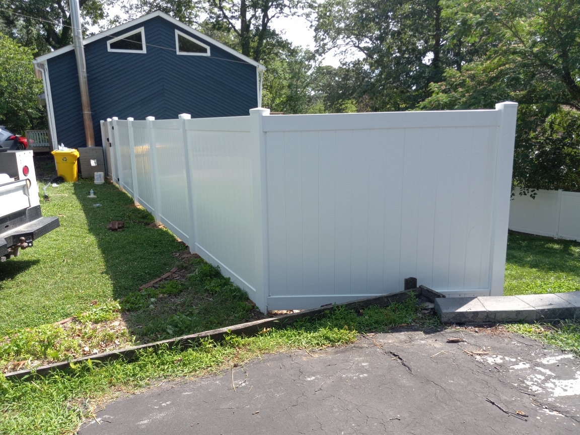 Do you need a fence contractor in Arnold