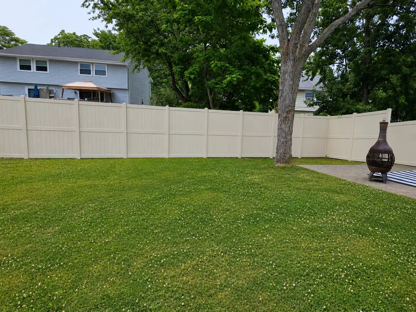 Full privacy vinyl fence around a residential house in Glen Burnie, MD.