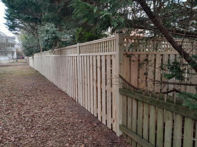 Fence company Howard County installing wood and vinyl fences