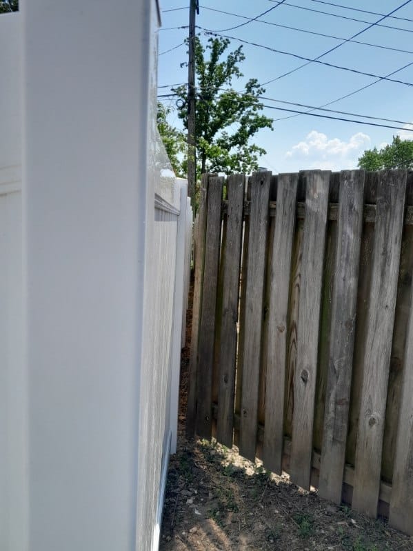 newly installed white vinyl privacy panels in a Ferndale MD neighborhood