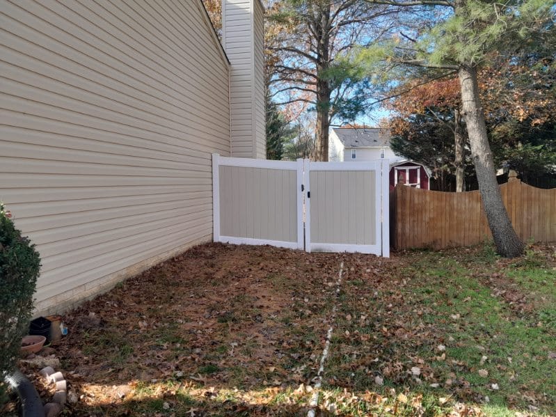 vinyl privacy fence enclosing a backyard in Odenton Maryland