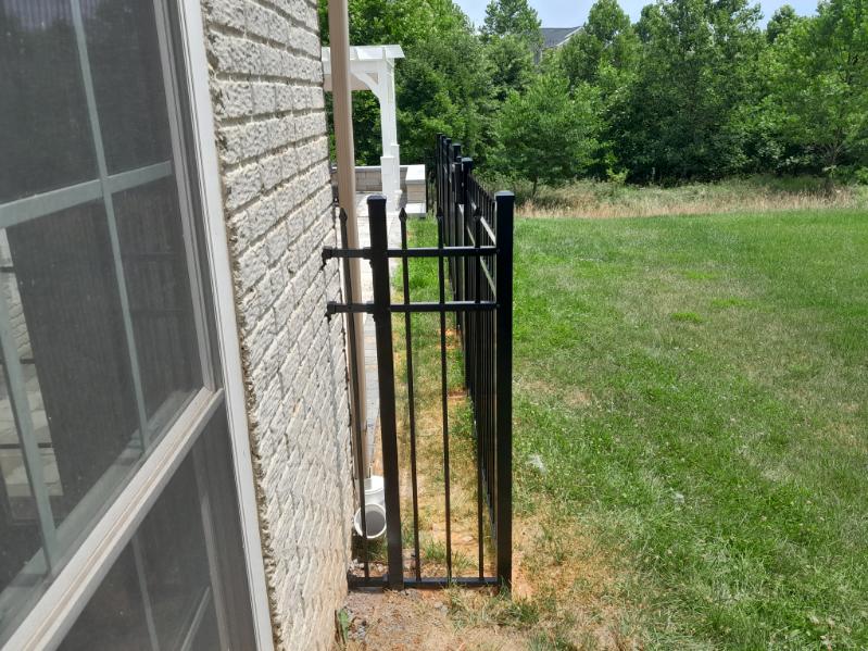 narrow side-yard black aluminum fence beside a home in Arnold Maryland