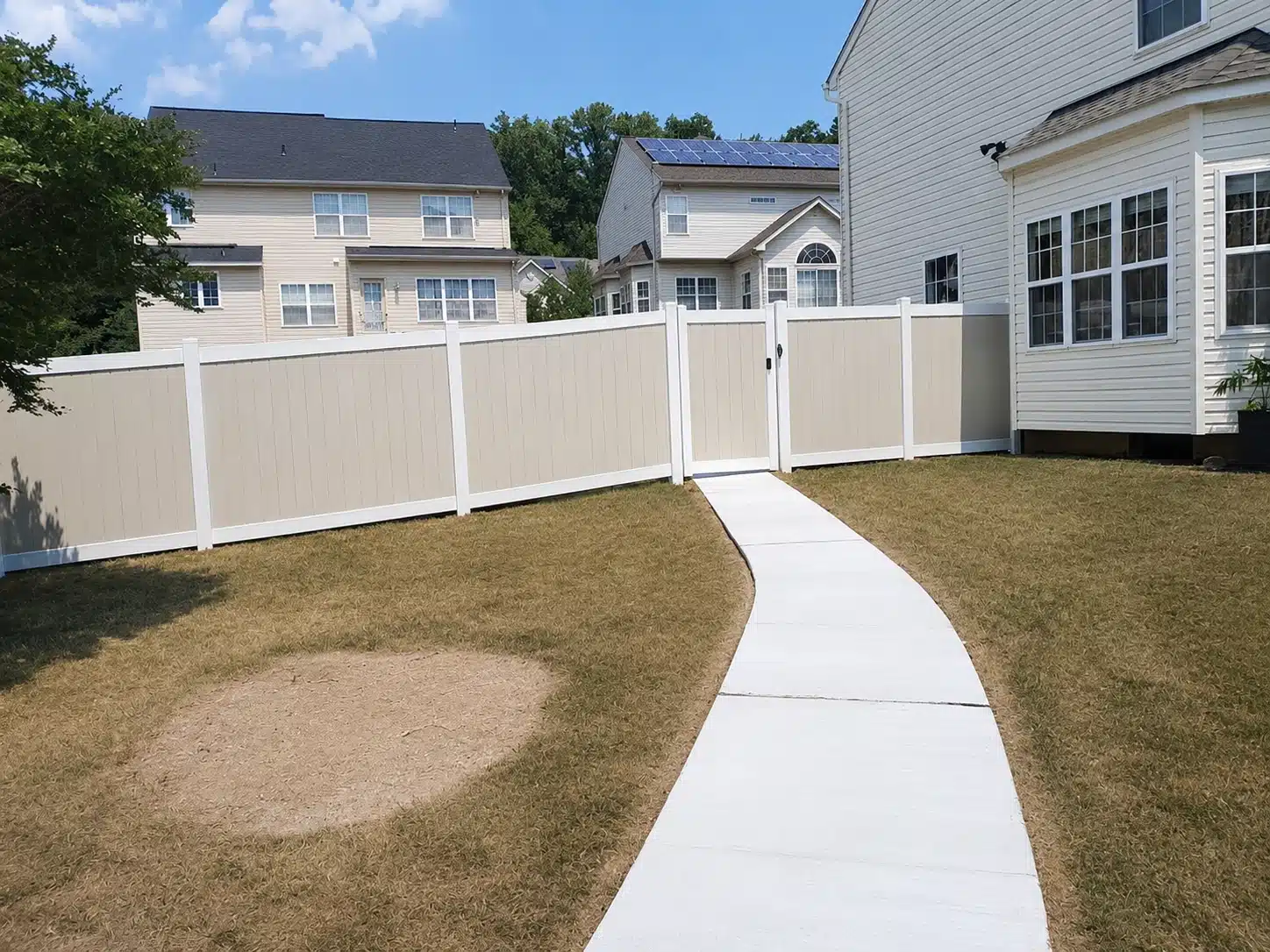 two-tone-vinyl-privacy-fence-gate-installation-pasadena-md