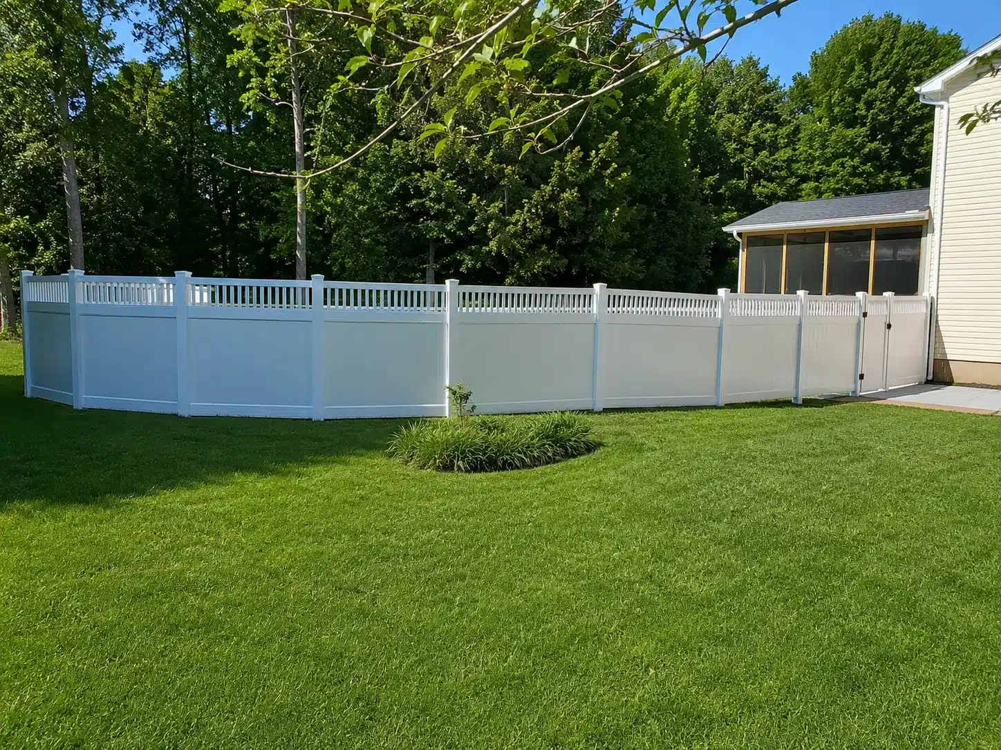 White vinyl fence with decorative picket-top panels and a side gate in Glen Burnie, MD.