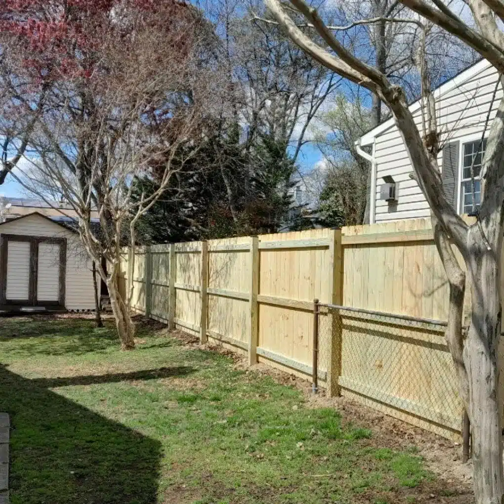 wood-privacy-fence-yard-brooklyn-park-md